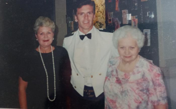 This image has an empty alt attribute; its file name is mi-nana-y-mama.jpg